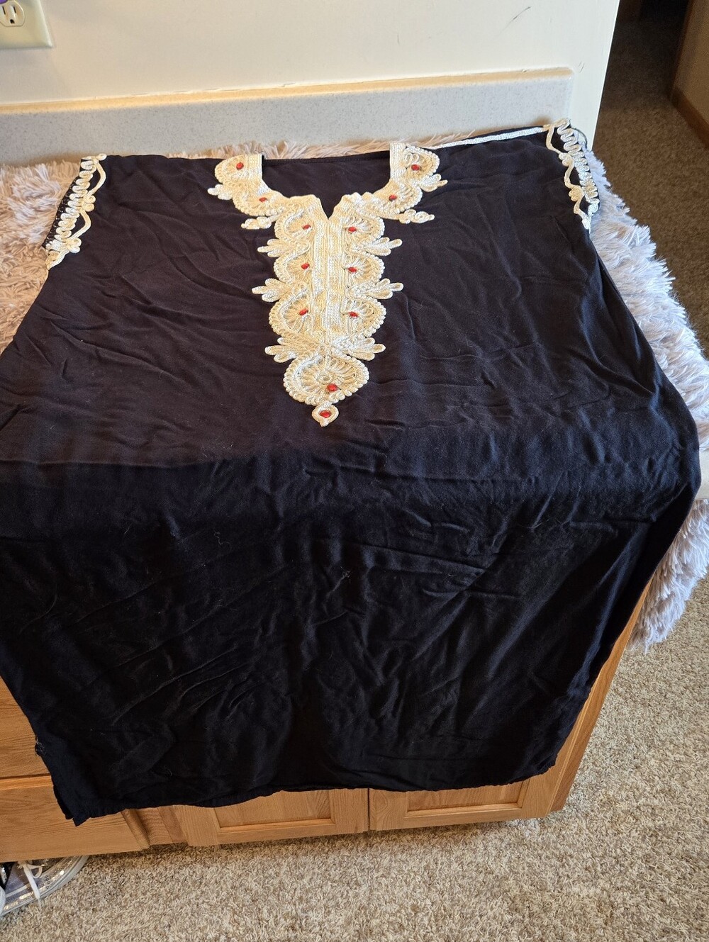 Black Embroidered V-Neck Women's Tunic Size OSFM - Picture 2 of 16